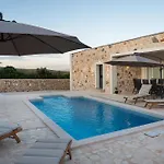 Villa Lapidea *