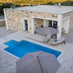 Villa Lapidea *