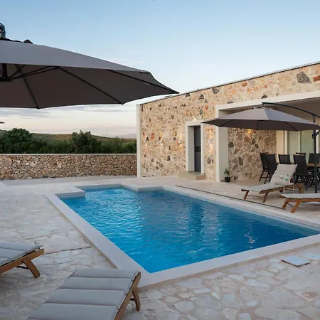 Villa Lapidea *