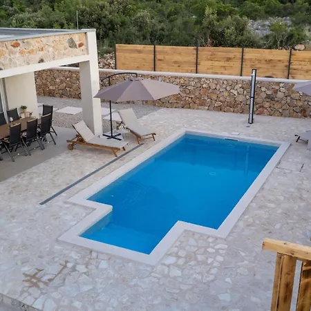 Villa Lapidea