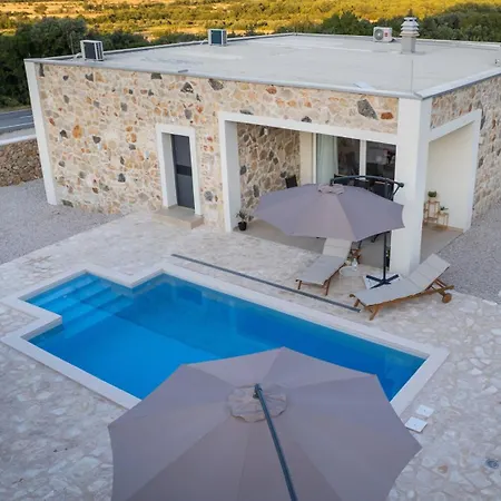 Villa Lapidea *